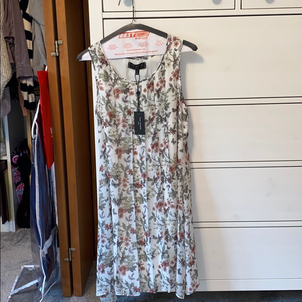 Never worn sundress!! In great condition